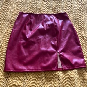 Windsor’s red leather skirt size L NW Defect